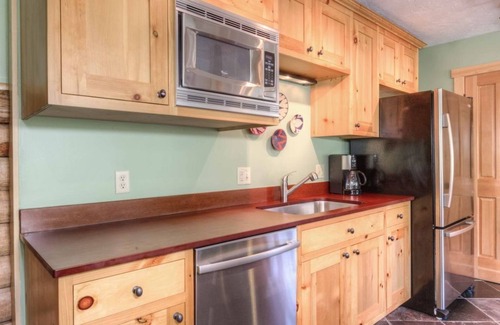 Big Sky House | Pet friendly log cabin close to Big Sky Resort w/amazing views of Lone Peak - Washaki Cabin