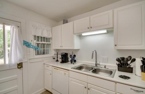 Gulfport House | Pet-Friendly Retreat in Gulfport Less Than 1 Mi to Beach!