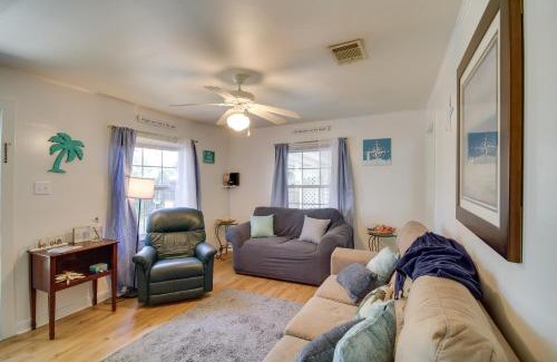 Gulfport House | Pet-Friendly Retreat in Gulfport Less Than 1 Mi to Beach!