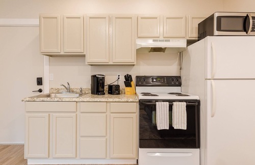 Great Falls Apartment | Pet Friendly Updated One Bedroom Apartment
