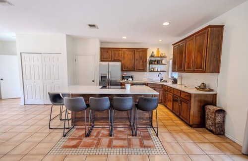 Canyon Lake House | Private 20 Acres HotTub Swimming Pool Overlooks Family Reunions Micro Weddings!