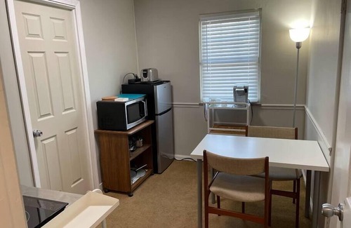 Near Eastside Apartment | Private Bed/Bath Room, Kitchenette. EZ to Downtown