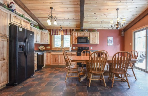 Lead Cabin | Quiet and Private Paradise Close to Highway, ATV and Snowmobile Trails!