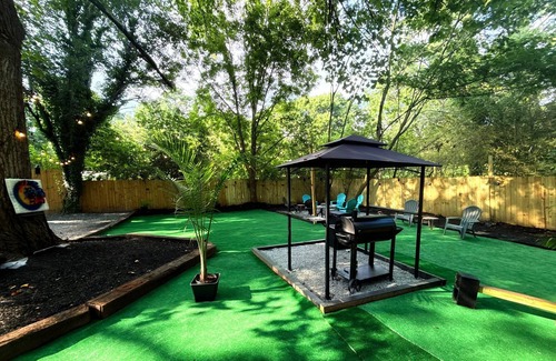 East Point House | Quiet ATL Retreat, Fire Pit Fast WiFi Flex Stay Family & Business Ready