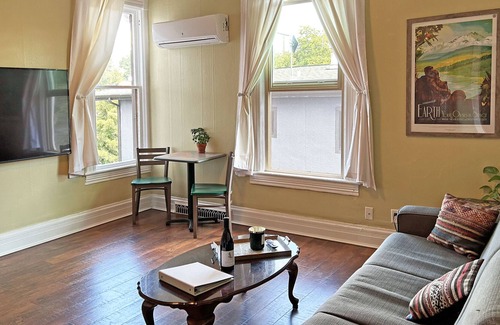 Riverfront Apartment | Quiet 'Hip Strip' Apartment at the Pink House