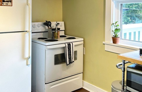 Riverfront Apartment | Quiet 'Hip Strip' Apartment at the Pink House