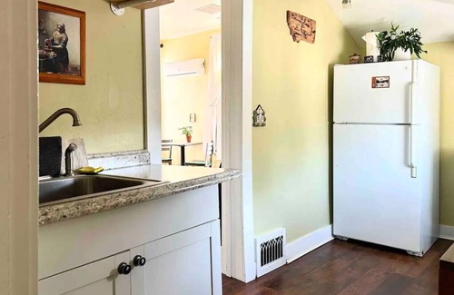 Riverfront Apartment | Quiet 'Hip Strip' Apartment at the Pink House