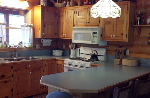 Coram House | Redneck Kabin. Enjoy the deck and hot tub after day in the Park