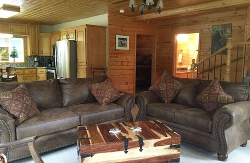 Island Park House | 🦌 REDUCED RATES! 24 Miles to Yellowstone~Tucked into the pines~New furniture