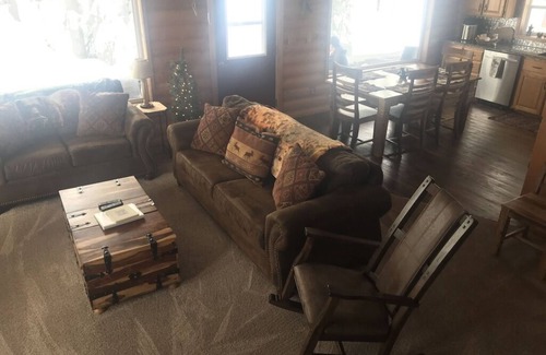 Island Park House | 🦌 REDUCED RATES! 24 Miles to Yellowstone~Tucked into the pines~New furniture