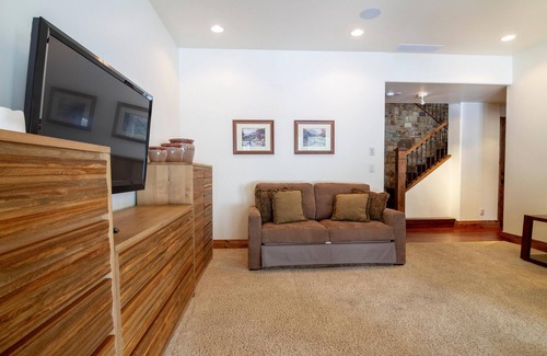 Tamarack Resort House | Remarkable Estate Home|Wood Fireplace|Resort Views