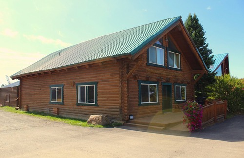 Last Chance Cabin | River Lodge Family Cabin - Unwind by nature's beauty!