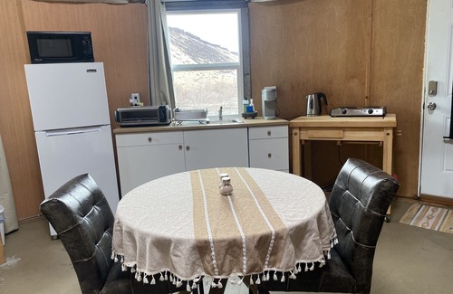 Buhl Apartment | Riverfront Yurt w/Hot Tub Near Hot Springs, Hiking & Kayaking