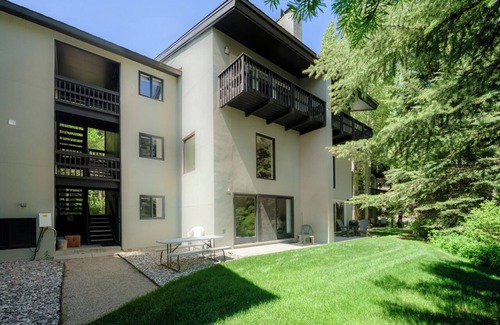 Teton Village Condo | RMR: Four Seasons I Unit 2 Condo in Teton Village