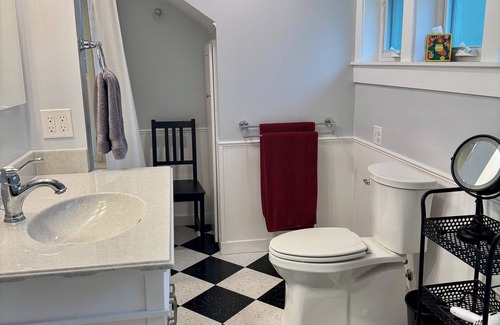 Moscow House | Roo’s Roost: 4 blocks to Main St!🤩