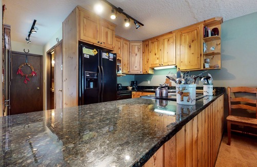 Jackson Hole Condo | Rustic townhome near Jackson Hole Golf & Tennis Club with private sauna & deck