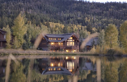 Victor House | Salmonfly Lodge Remodeled Teton Springs Log Cabin in Victor w/Hot Tub & A/C