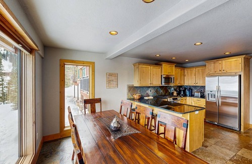Sandpoint House | Schweitzer Mountain ski-in/ski-out townhome w/private hot tub & lake view