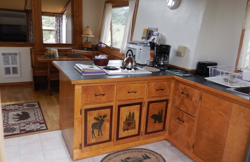 Emigrant Cabin | Secluded Yellowstone Country Cabin, 20 min. from Yellowstone wi-fi