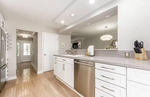 Downtown Columbus House | Short North Home 4BR w/backyard- 2 car garage in very safe neighborhood