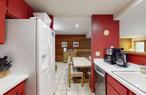 Sun Valley Condo | Ski-in/ski-out condo at the base of Dollar Mountain with shared pool & hot tub