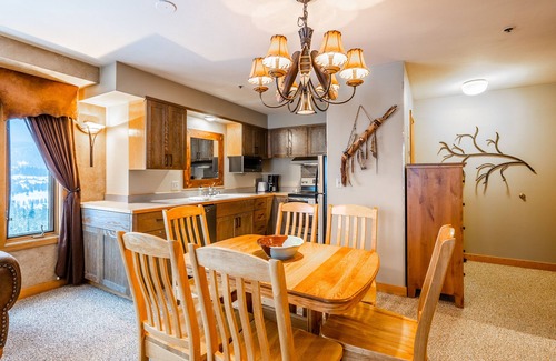Big Sky Condo | Ski-in/ski-out condo with hot tub, pool, gym, & fantastic mountain views