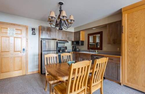 Big Sky Condo | Ski-in/ski-out condo with mountain views, hot tub, pool & gym access