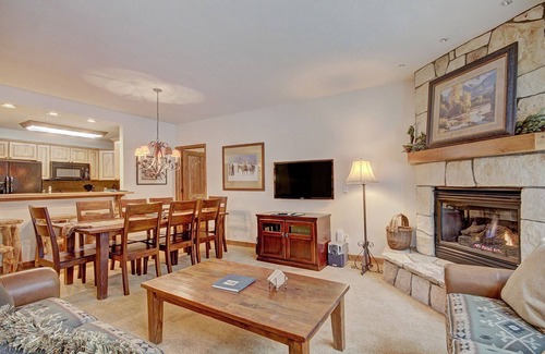 Four O'Clock Condo | Ski-in/ski-out, Hot tubs and sauna, Fireplace, Sleeps 8!
