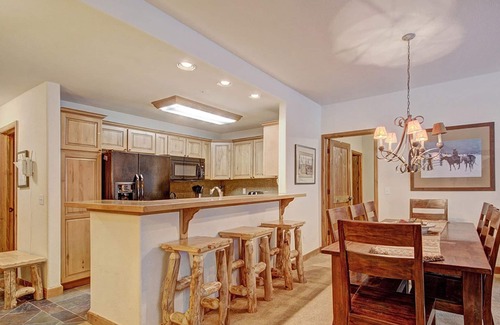 Four O'Clock Condo | Ski-in/ski-out, Hot tubs and sauna, Fireplace, Sleeps 8!