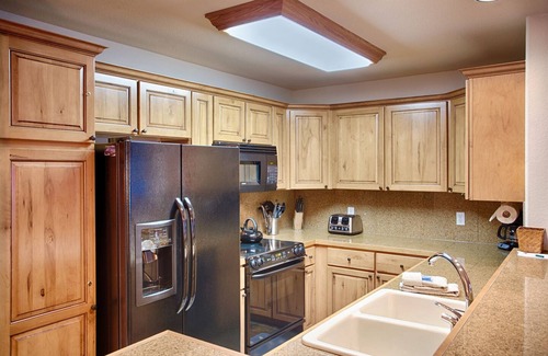 Four O'Clock Condo | Ski-in/ski-out, Hot tubs and sauna, Fireplace, Sleeps 8!