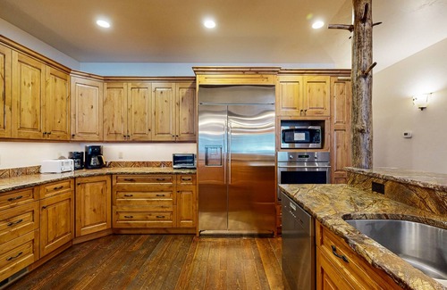 Whitefish House | Ski-In/Ski-Out on Big Mountain with Gourmet Kitchen Hot Tub & Amazing Views