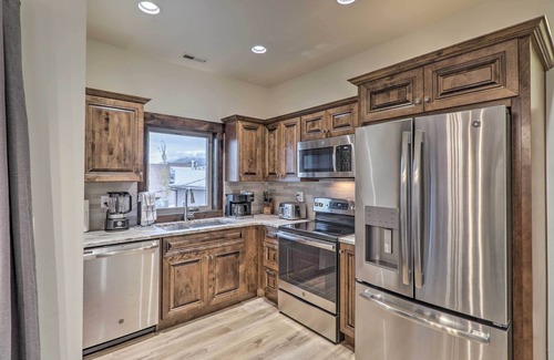 Columbia Falls Condo | Sleek Columbia Falls Condo: Centrally Located!