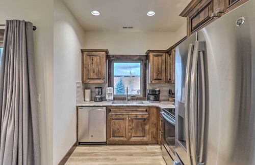 Columbia Falls Condo | Sleek Columbia Falls Condo: Centrally Located!