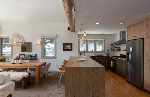 Warm Springs House | Slope-Side Chic: Home with Hot Tub