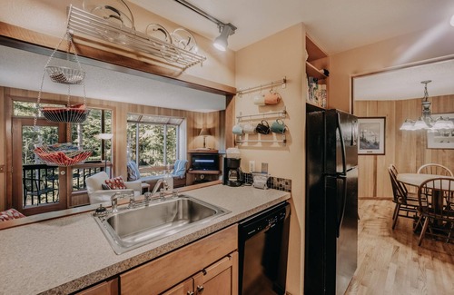 Glacier Condo | Snowater Condo #41 - Wi-Fi - Sauna - Soaker Tub