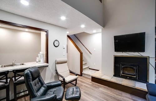 Glacier Condo | Snowater Condo #68 - Wi-Fi - Dishwasher - Sleeps 4