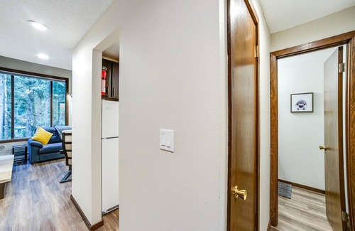 Glacier Condo | Snowater Condo #68 - Wi-Fi - Dishwasher - Sleeps 4