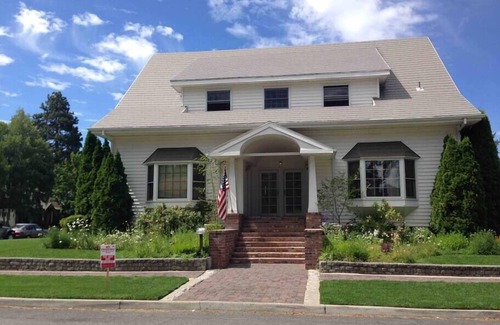 Old Bend Apartment | Spacious 1 Bedroom across from Drake Park