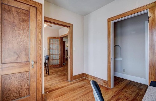 Asian District Apartment | Spacious 1BR Apt Sleeps4 by OCU - Office Fast Wifi