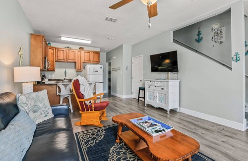 Gulfport House | Spacious 3-Bed/3-Bath Townhome 1111 Sleeps 8 Perfect for Families & Friends!