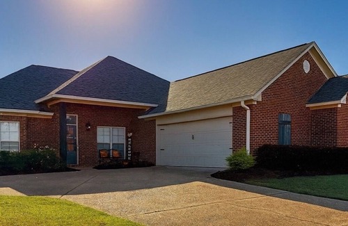 Brandon House | Spacious 4BR House in Brandon with Private Lanai – Your Home Away from Home