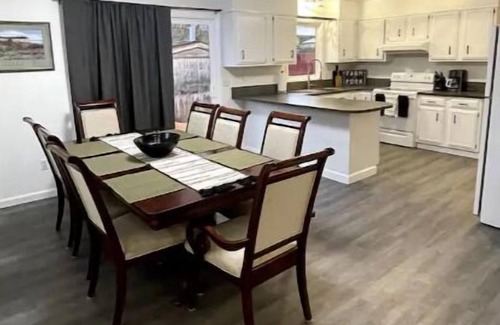 Billings House | Spacious 5 bed/3 bath home with backyard
