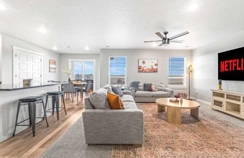 Nampa House | Spacious 5BR - Gamer Room - Hot Tub & Basketball