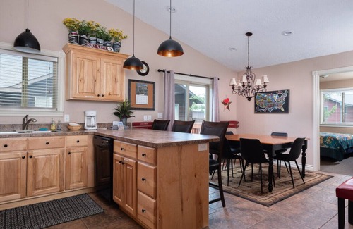 Driggs House | Spacious 6 Br Townhome Near Ski Hill Road