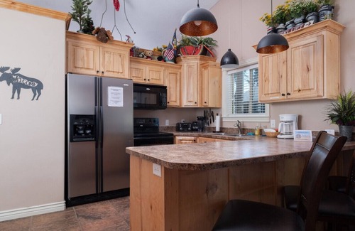 Driggs House | Spacious 6 Br Townhome Near Ski Hill Road