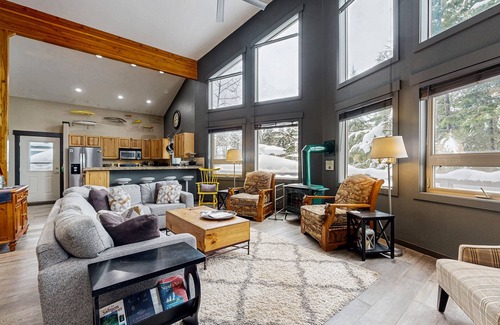 McCall House | Spacious cabin with WiFi, gas fireplace, AC, hot tub, & seasonal pool