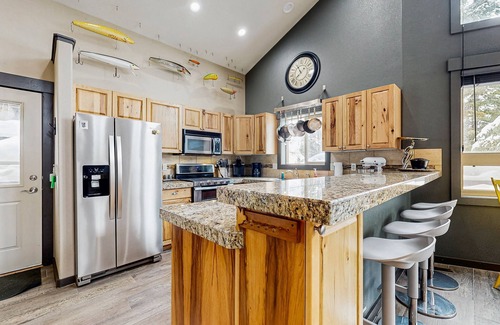 McCall House | Spacious cabin with WiFi, gas fireplace, AC, hot tub, & seasonal pool