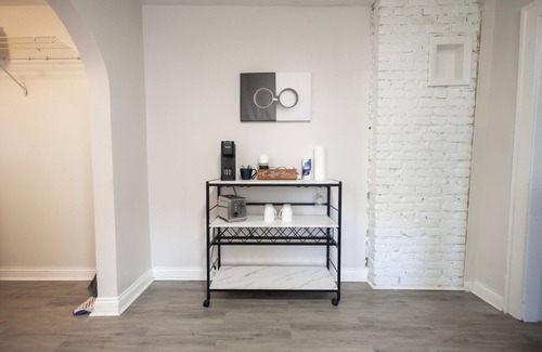 Hilltop House | Spacious & Charming Home Near Downtown Columbus - Minutes to OSU and Hospitals