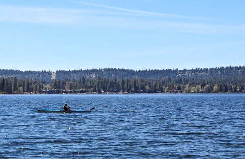 McCall Condo | Spacious condo with balcony, lake view, and full kitchen - walk to the water