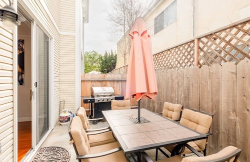 Crown Point House | SPECIAL! Luxury Family Townhome3 Walk to Beach AC BBQ Garage Crib